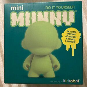 MUNNY GLOW IN THE DARK KIDROBOT 4 INCH